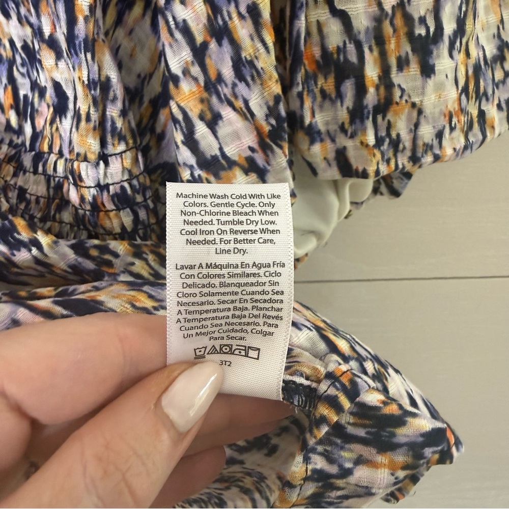 Time and Tru • Women's Abstract Print Smocked Blouse Size Large - Picture 4 of 5